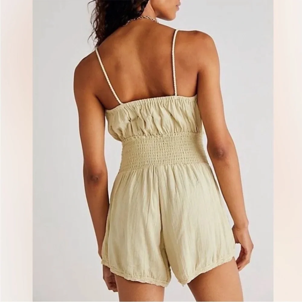 NWT Jens Pirate Booty Gauzy Cotton Smocked Cut Out Romper Celery Green Size XS - Picture 9 of 9